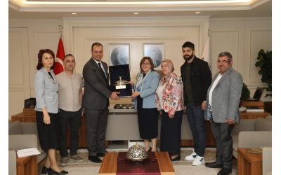 Gaziantep Büyükşehir Belediye Başkanlığına yeniden seçilen Sn. Fatma Şahin başkanımıza yönetim kurulumuz ile birlikte hayırlı olsun ziyaretinde bulunduk yakın ilgi ve alakalarından dolayı şahsım ve esnaflarım adına teşekkür ederim.